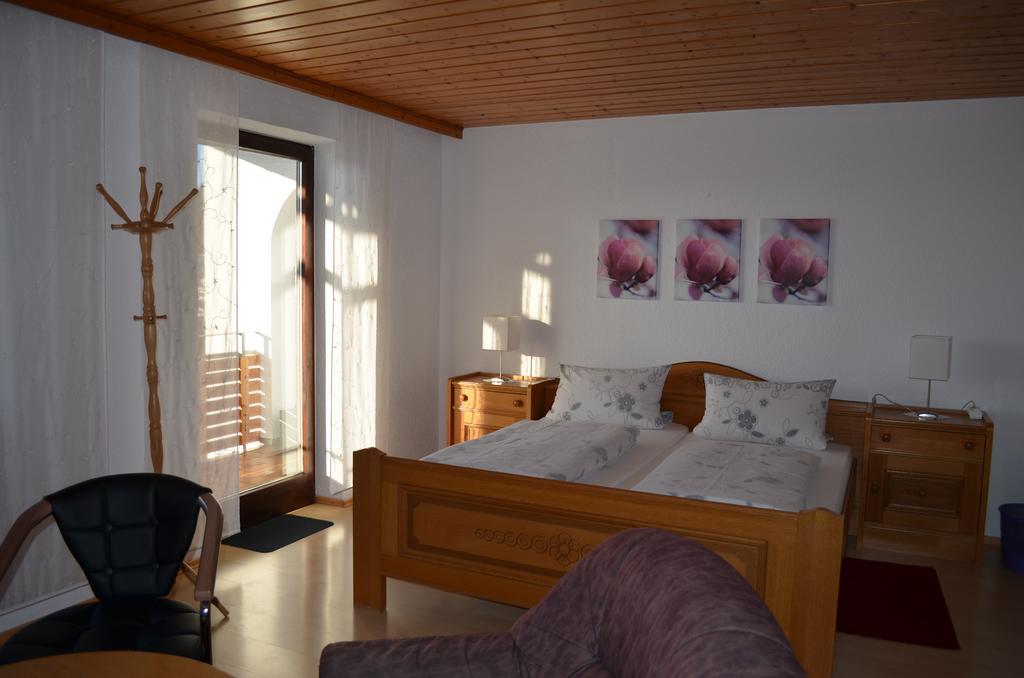 Gaestehaus Haller Hotel โบเดนไมส์ ภายนอก รูปภาพ
